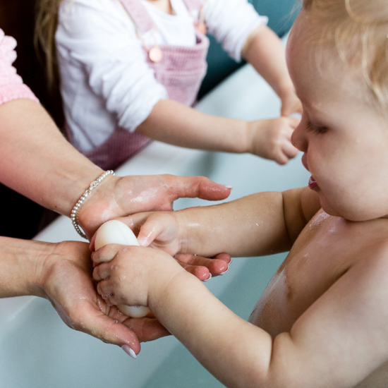 KOKOSO BABY muilas su kokosų aliejumi ir taukmedžio sviestu, 100 g.