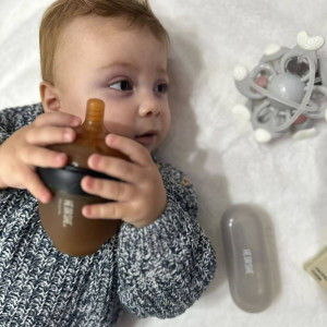 heorshe-silikoninis-buteliukas-kudikiui-160ml-juodas-su-anti-colic-sistema