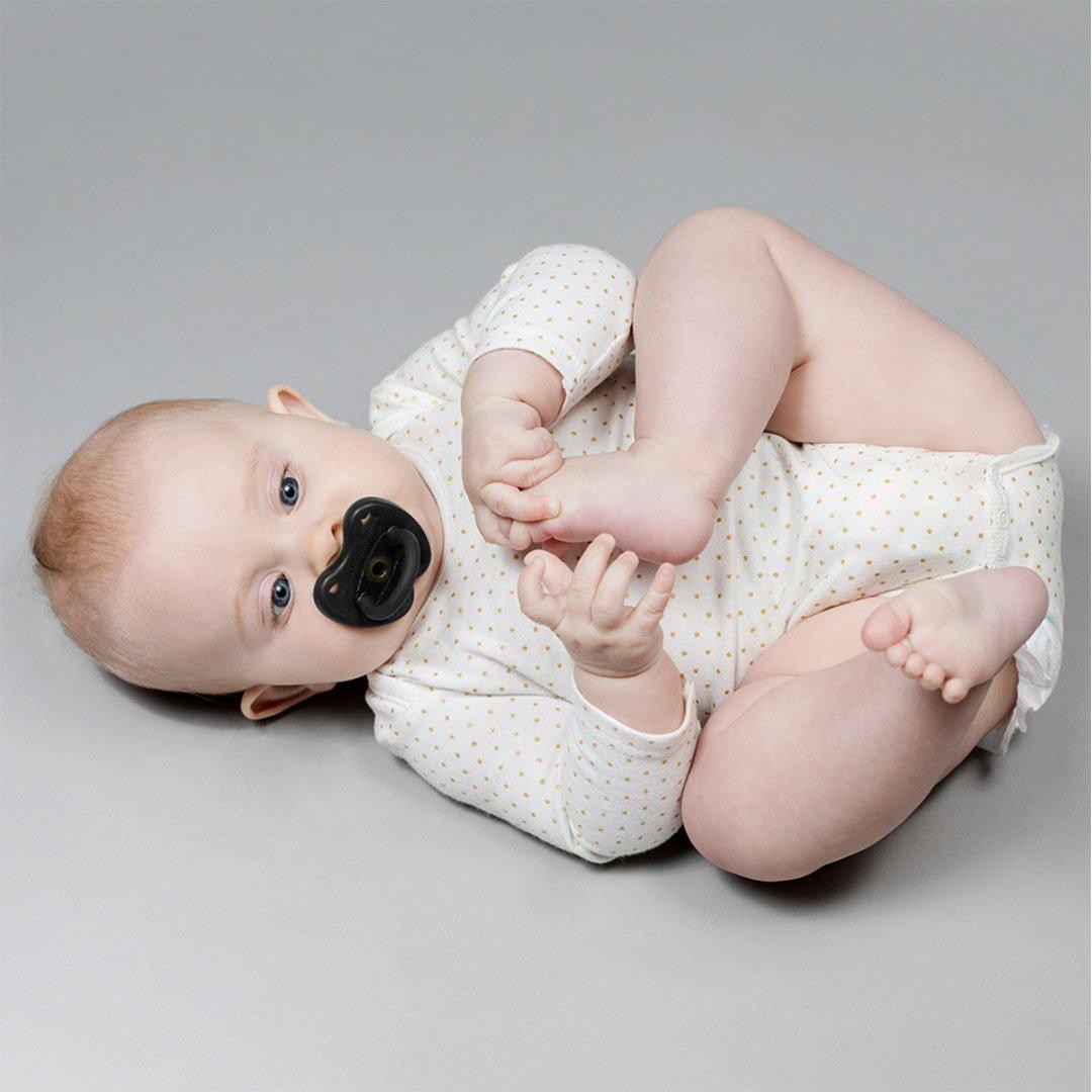 HEVEA ortodontinis čiulptukas, OUTER BLACK, 3-36 mėn