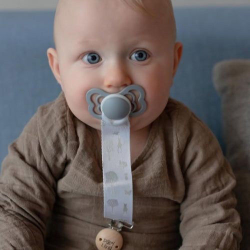 BABY LIVIA čiulptuko laikiklis su su kilpele, SKY GRAY