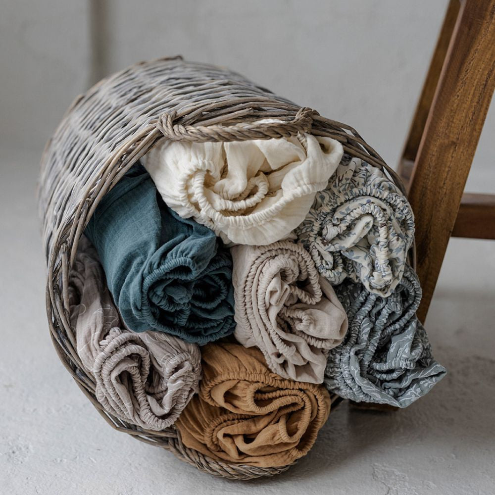 DANI&MARC muslino paklodė su guma kūdikiui, 120x60, įvairių spalvų